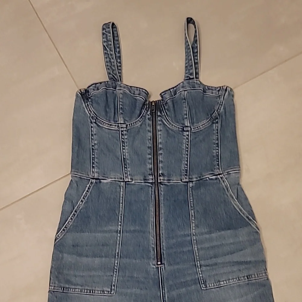 Alice + Olivia Medium Blue Denim Bustier Zip-Front Overalls - Picture 5 of 12